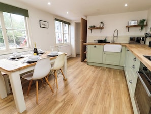 Fridge, dishwasher, electric kettle, toaster - Holborn Cottage, Blencathra Street (Keswick)