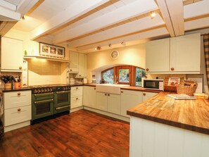 Kylskåp, diskmaskin, vattenkokare och brödrost