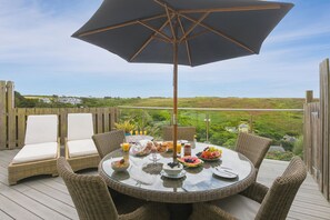 Outdoor dining - Daphne (Helston)