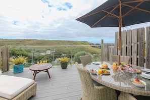 Outdoor dining - Daphne (Helston)