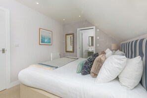 3 dormitorios, decoración individual, mobiliario individual