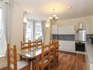 Fridge, dishwasher, electric kettle, toaster - Melbreak House 2 (Keswick)