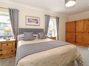 4 bedrooms, individually decorated, individually furnished, free WiFi