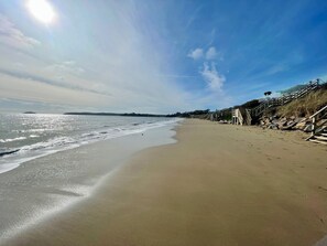 鄰近海灘