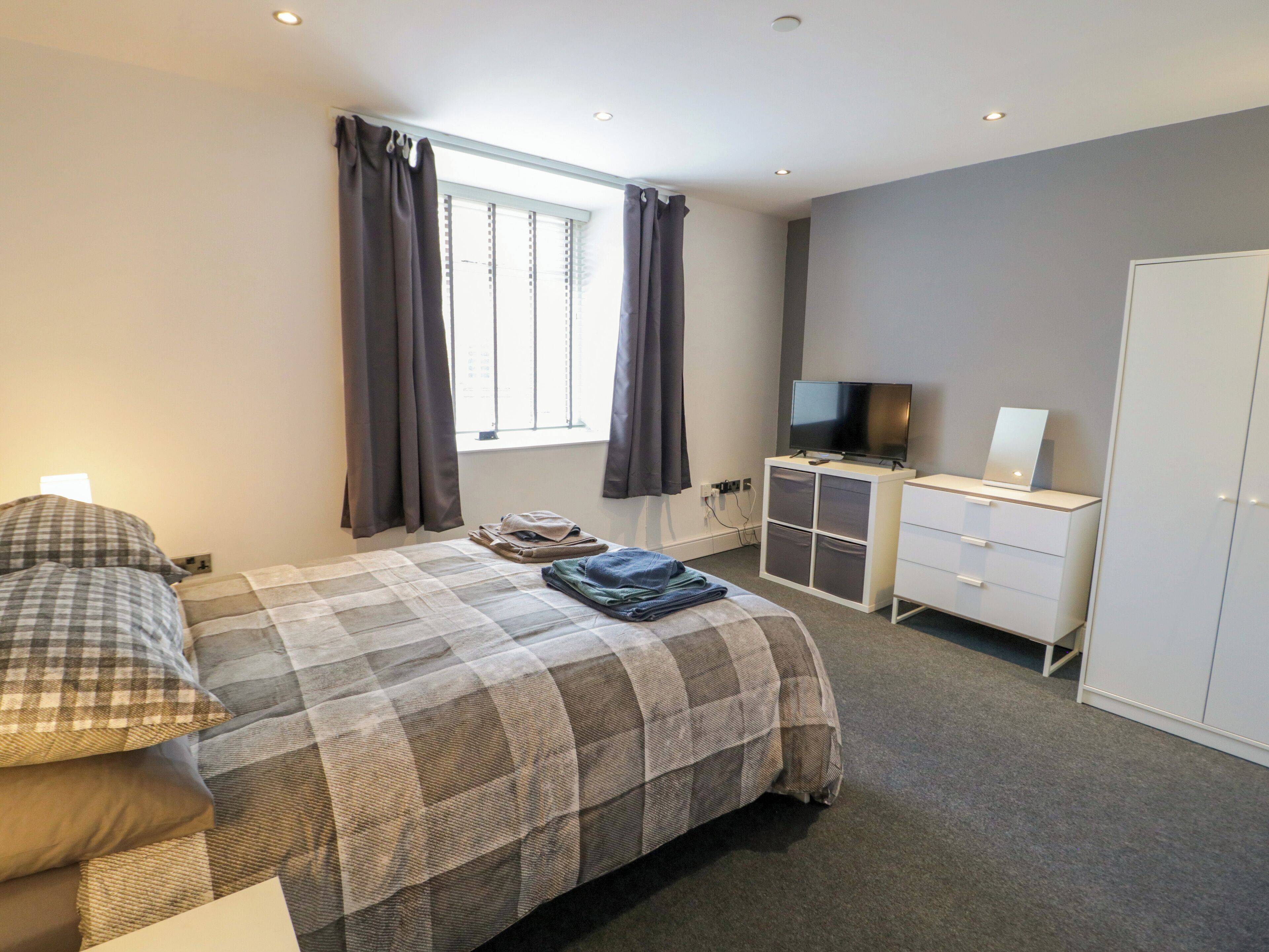 2 bedrooms, individually decorated, individually furnished, free WiFi