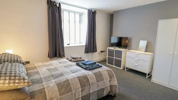 2 bedrooms, individually decorated, individually furnished, free WiFi