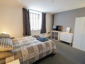 2 quartos, individualmente decorados, individualmente mobiliados