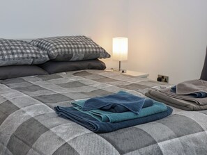 2 bedrooms, individually decorated, individually furnished, free WiFi - Apartment 1 (Llandudno)