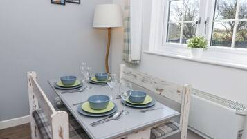 Cottage | Dining