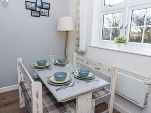 Cottage | Dining - The Cwtch (Cardigan)