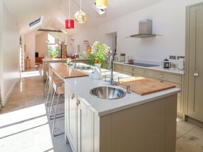 Fridge, dishwasher, electric kettle, toaster - The Barn @ Ivy House (Thirsk)