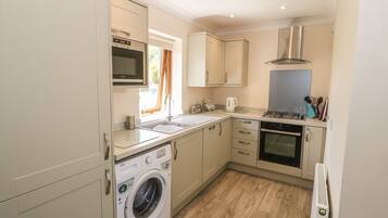 Fridge, dishwasher, cookware/dishes/utensils