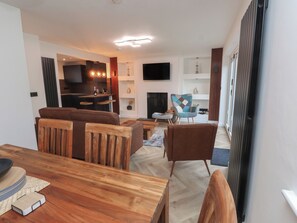 Interior - Sea Cliff (Pwllheli)