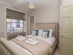 4 bedrooms, individually decorated, individually furnished, free WiFi - 2 Castlegate (Knaresborough)