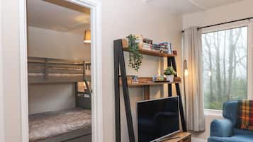 2 bedrooms, individually decorated, individually furnished, free WiFi