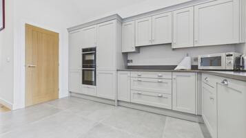 Fridge, dishwasher, electric kettle, toaster