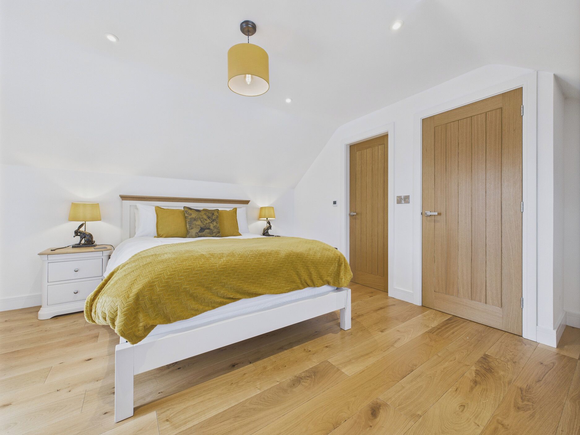 3 habitaciones, decoración personalizada y muebles diferentes 