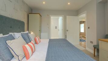 3 bedrooms, individually decorated, individually furnished, free WiFi