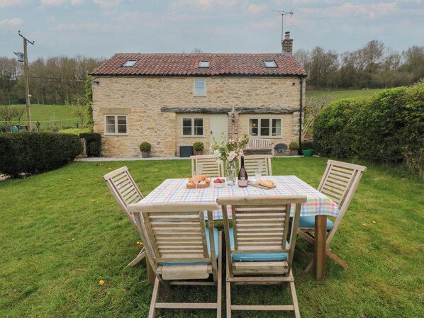 Outdoor dining - The Burrows (York)