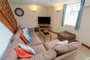 Living area - Ebrenn (Tintagel)