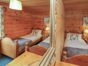 3 quartos, individualmente decorados, individualmente mobiliados