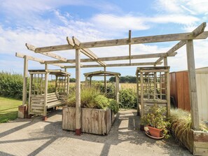 Property grounds - The Boathouse (Chichester)