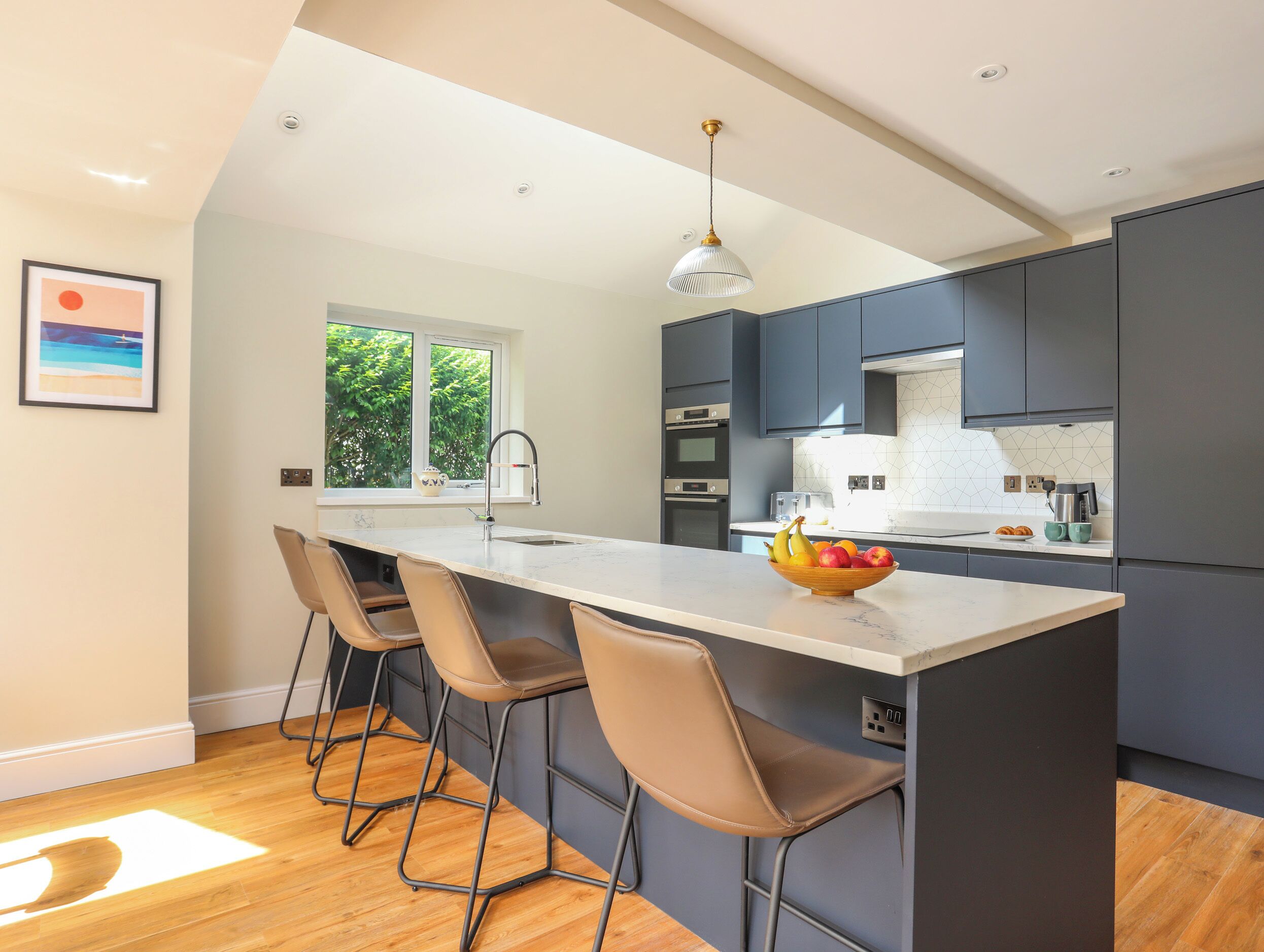 Refrigerador, lavavajillas, tetera/pava eléctrica, tostadora