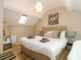 2 bedrooms, individually decorated, individually furnished, free WiFi