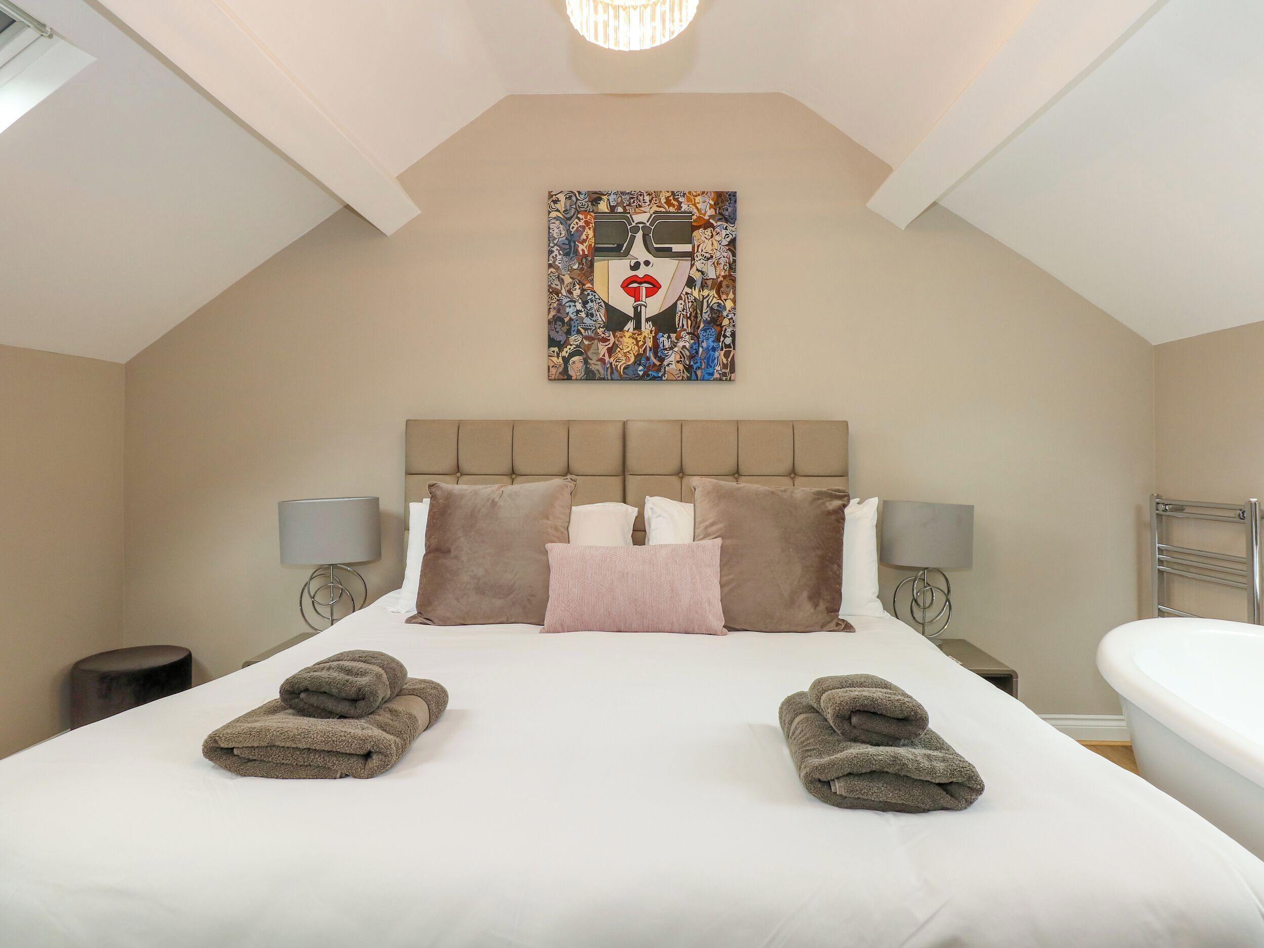 2 bedrooms, individually decorated, individually furnished, free WiFi