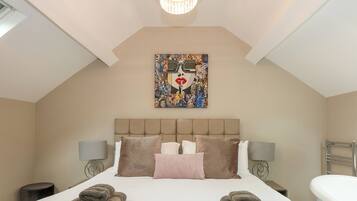 2 bedrooms, individually decorated, individually furnished, free WiFi