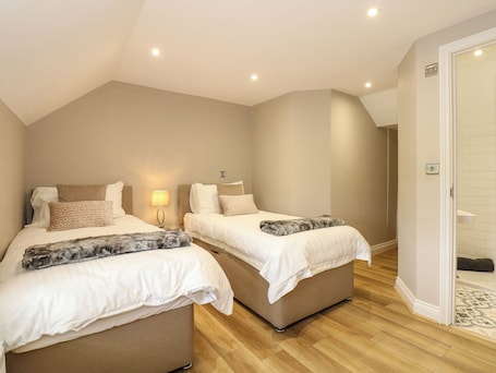 2 bedrooms, individually decorated, individually furnished, free WiFi