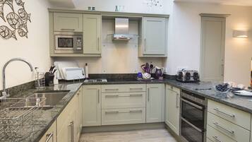 Dishwasher, cookware/dishes/utensils