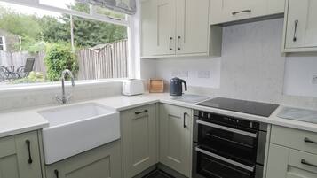 Fridge, dishwasher, electric kettle, cookware/dishes/utensils