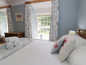 2 bedrooms, individually decorated, individually furnished, free WiFi