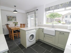 Dining - Cottage on the Green (Caernarfon)