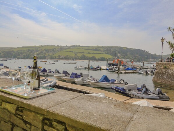 A harbor with boats docked, a bottle of wine, and glasses on a tray. - 7 Island Quay (Salcombe)