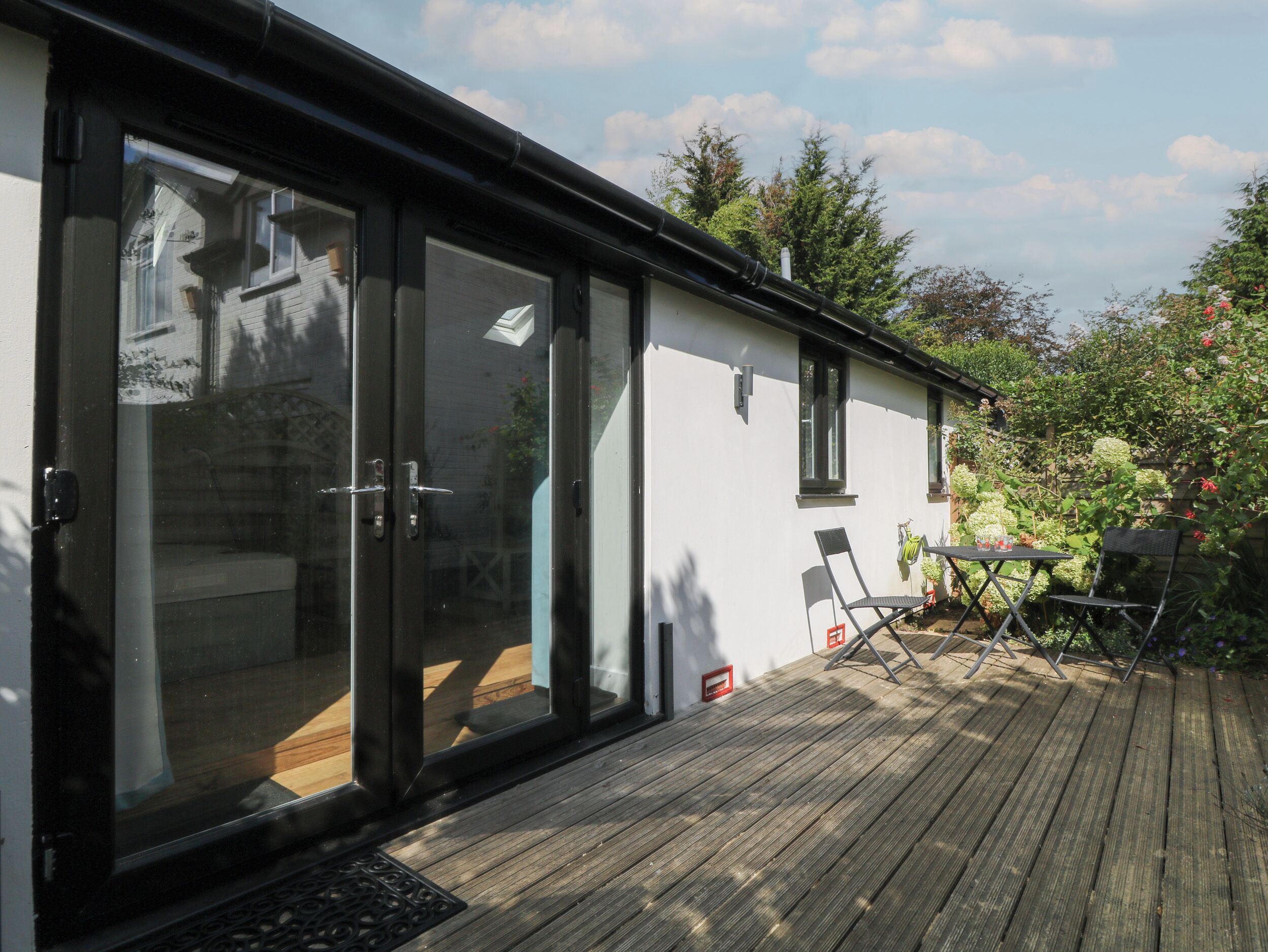 รับประทานอาหารกลางแจ้ง