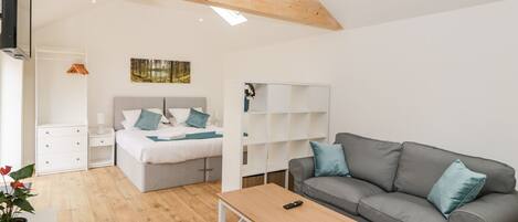 1 bedroom, individually decorated, individually furnished, free WiFi