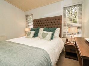 2 bedrooms, individually decorated, individually furnished, free WiFi