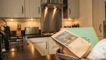 Frigorífico, lavavajillas, hervidor eléctrico y tostadora