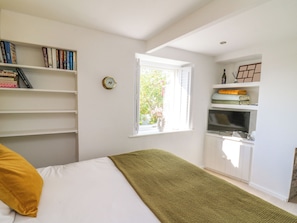 2 Schlafzimmer, individuell dekoriert, individuell eingerichtet