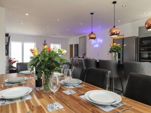 Dining - Blue Bay Villa (Holyhead)