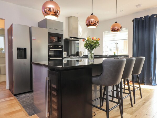 Lave-vaisselle, bouilloire électrique, grille-pain