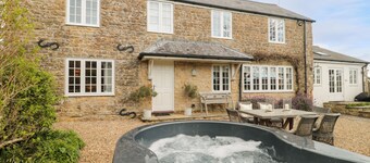 ปอม บลูช เฮาส์