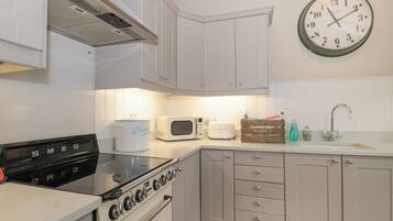 Fridge, dishwasher, electric kettle, toaster