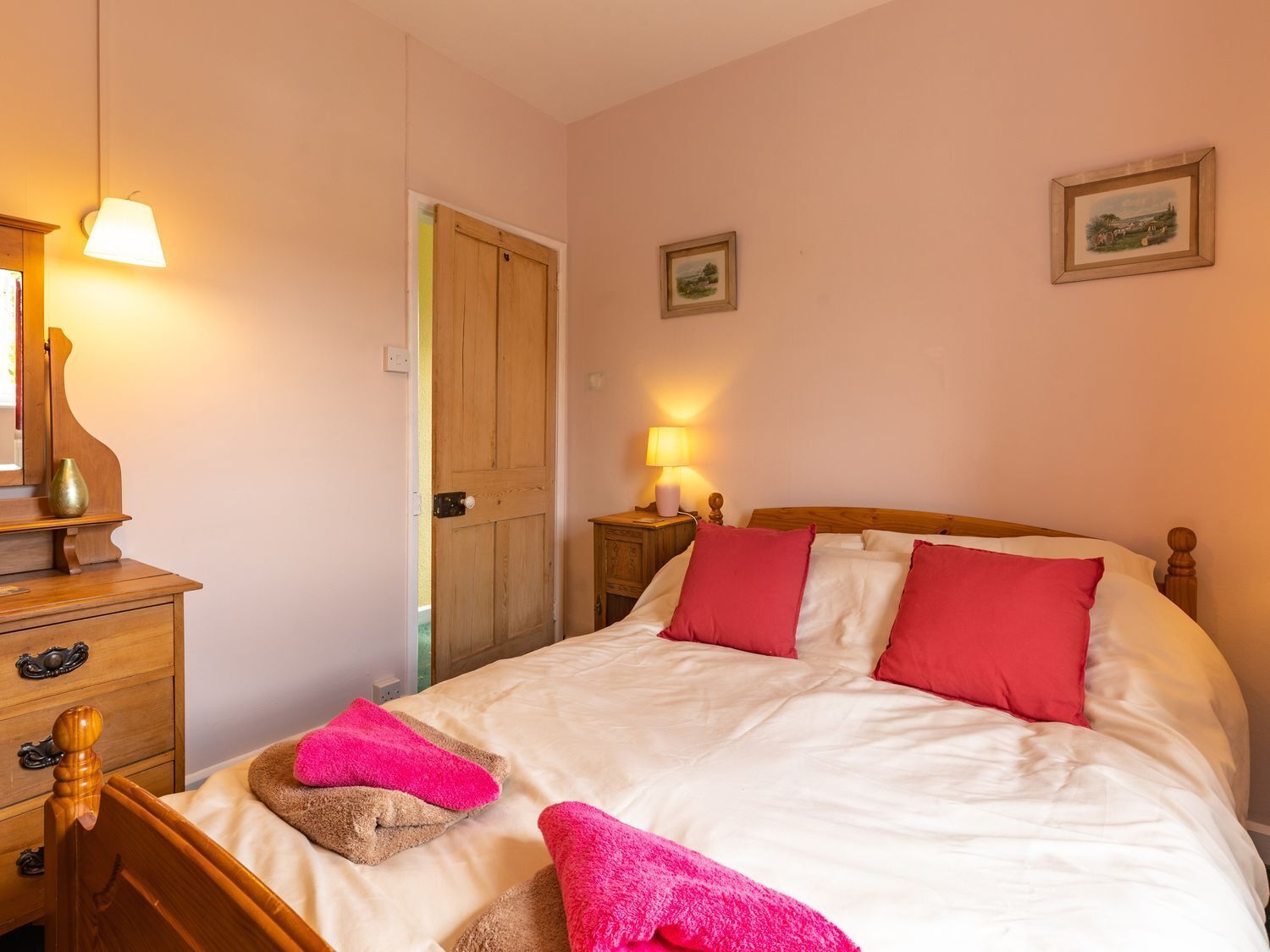 3 bedrooms, individually decorated, individually furnished, free WiFi