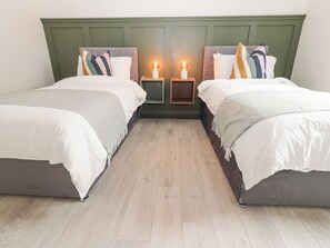 3 bedrooms, individually decorated, individually furnished, free WiFi - Curhoor (Drumkeary)