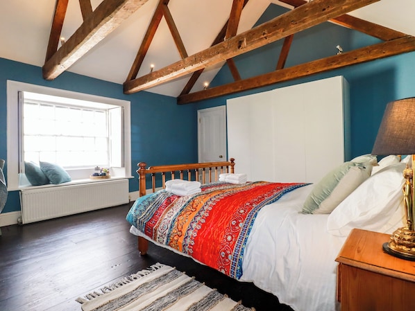 2 Schlafzimmer, individuell dekoriert, individuell eingerichtet