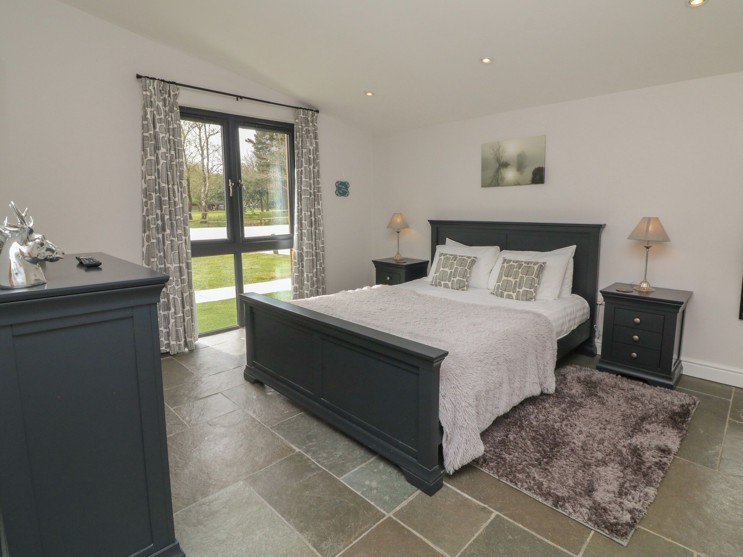 2 bedrooms, individually decorated, individually furnished, free WiFi