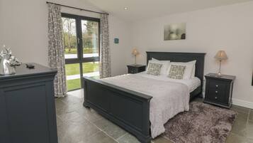 2 bedrooms, individually decorated, individually furnished, free WiFi